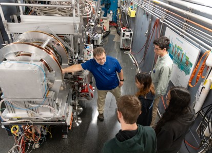 Students get acquainted with the Neutron Spin Echo instrument at SNS that specializes in studying mo