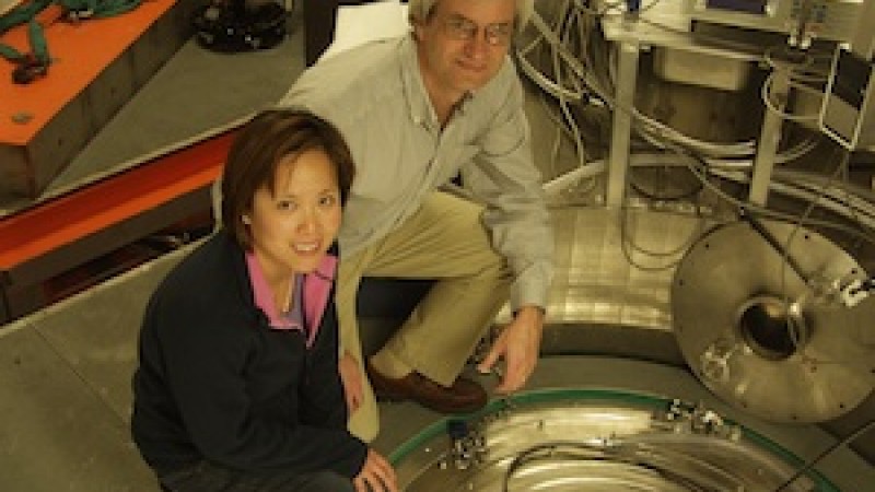 Materials researcher Judy Pang and Doug Abernathy, lead instrument scientist at ARCS, where the work on UO<sub>2</sub> was done in December 2010.