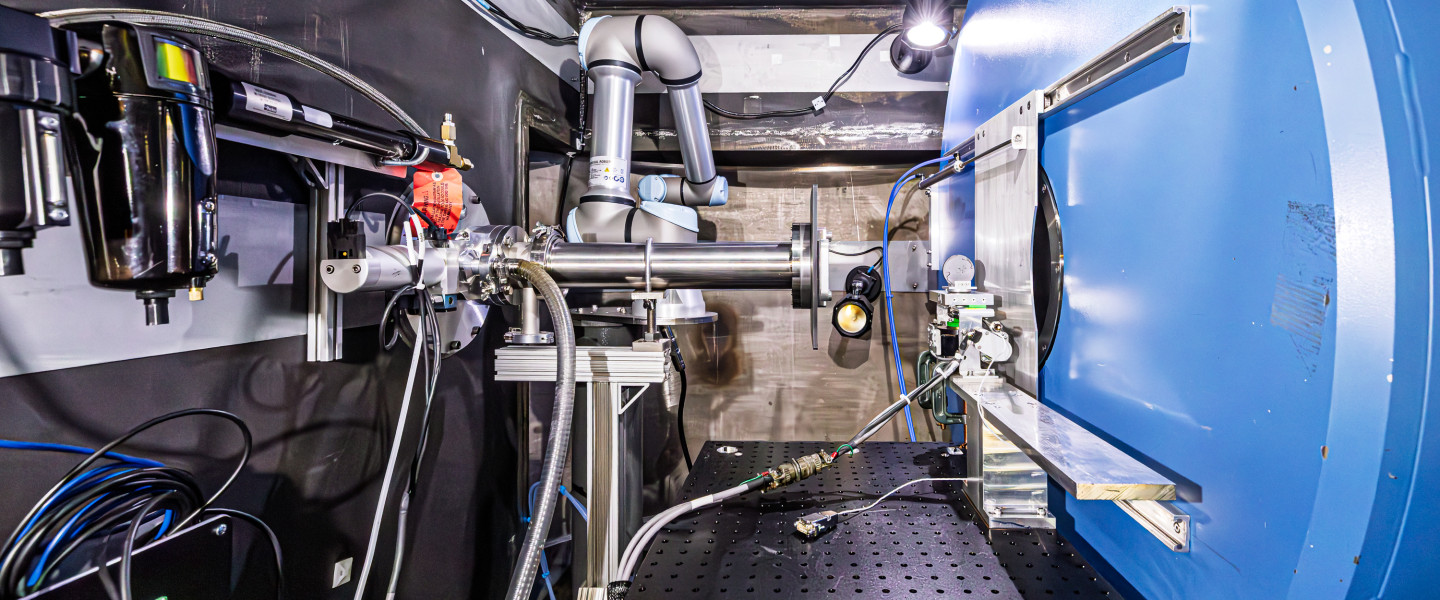 Extended Q-Range Small-Angle Neutron Scattering Diffractometer