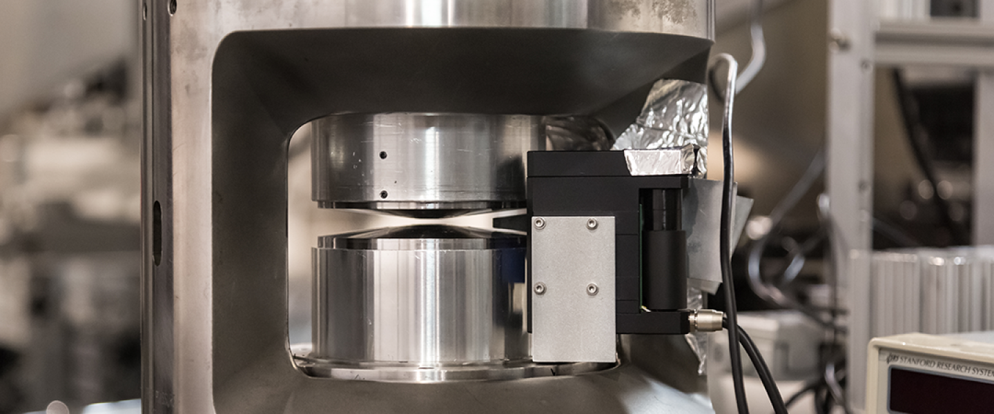 Seeing inside a metal coffeemaker with neutrons