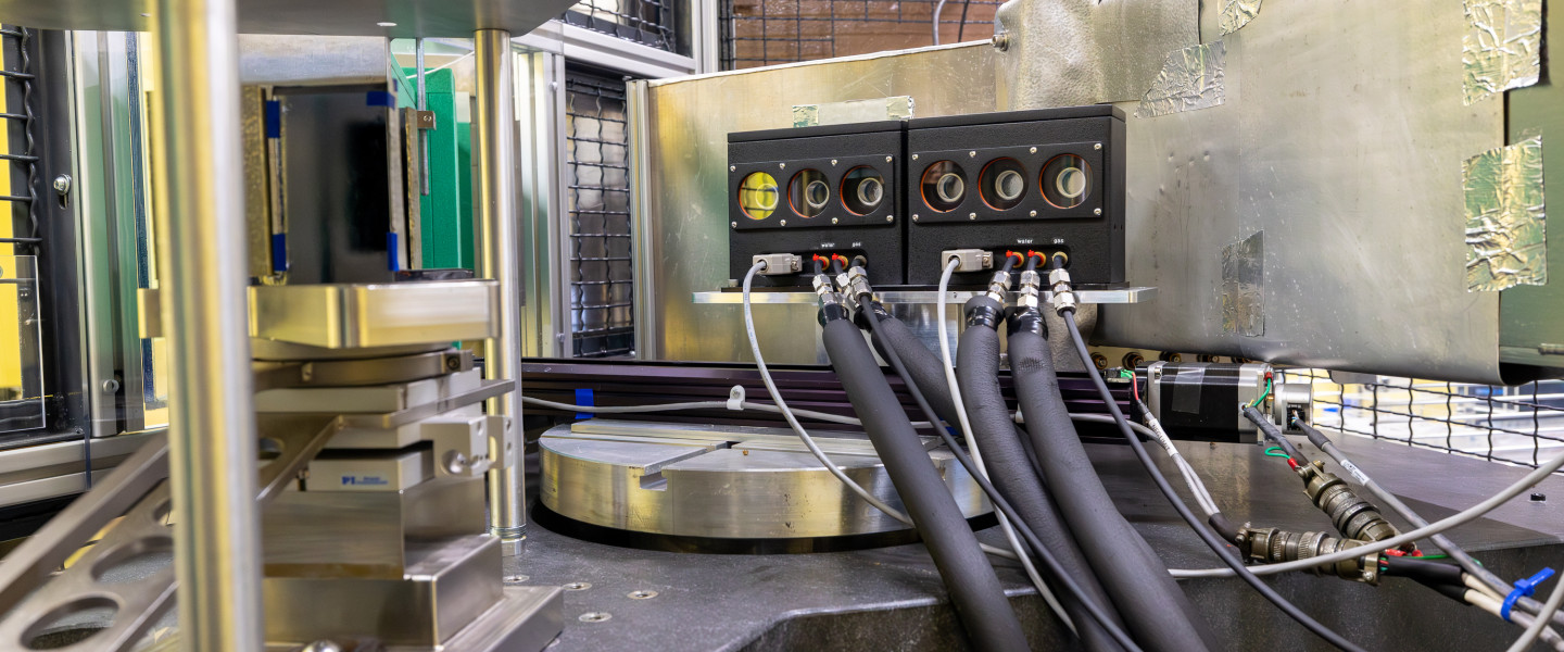 Ultra-Small-Angle Neutron Scattering Instrument (USANS)